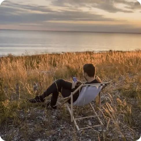 Digital Nomad working remotely