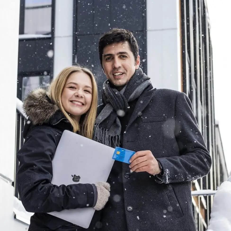 e-residents Natalia and Alexander with e-Residency card