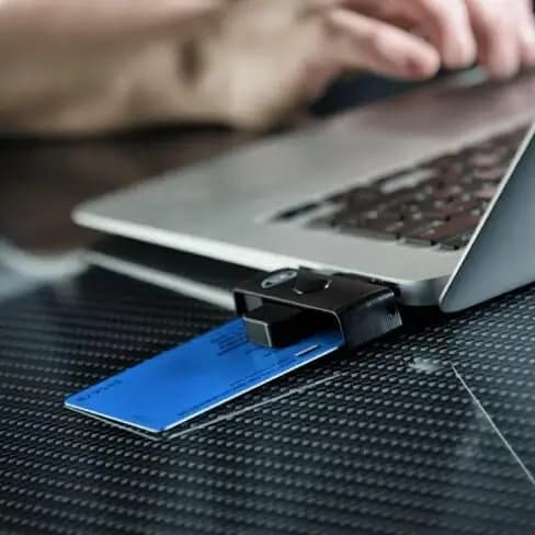 e-Residency digital ID card for easy business transactions