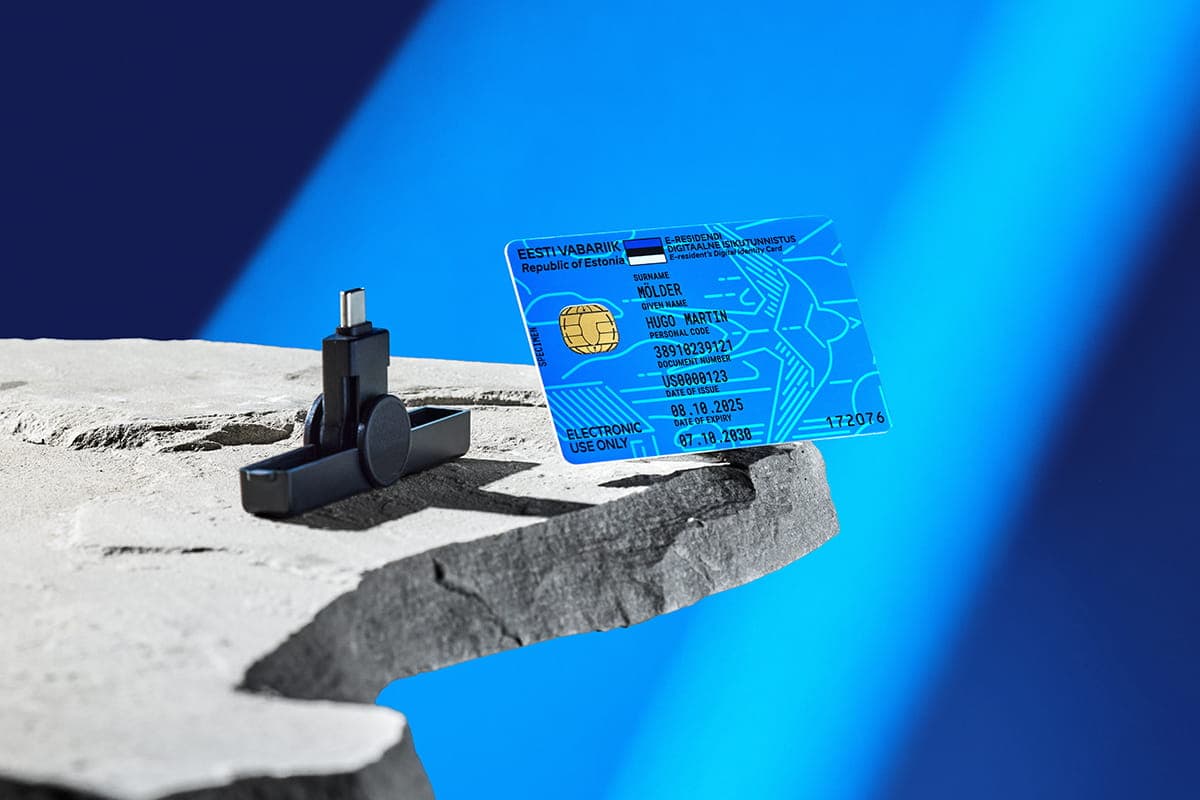 e-Residency card and card reader