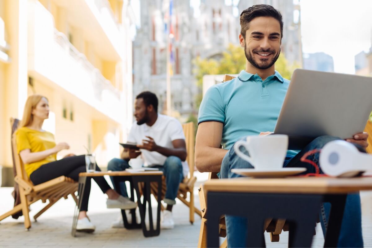 the complete guide to being a digital nomad: key things to know