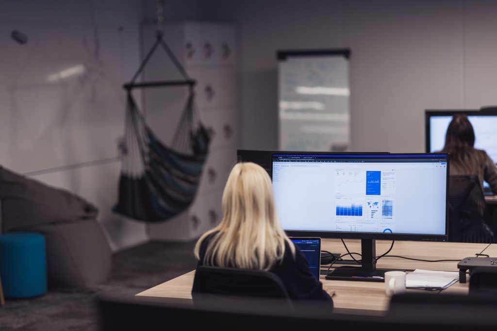 How to avoid paying double tax as a digital nomad Woman working at office