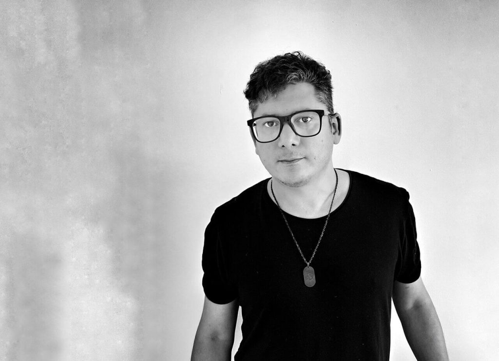 Cristian Larrosa, de Larrosa Music Group, es un productor ejecutivo de la industria musical Cristian Larrosa, de Larrosa Music Group, es un productor ejecutivo de la industria musical