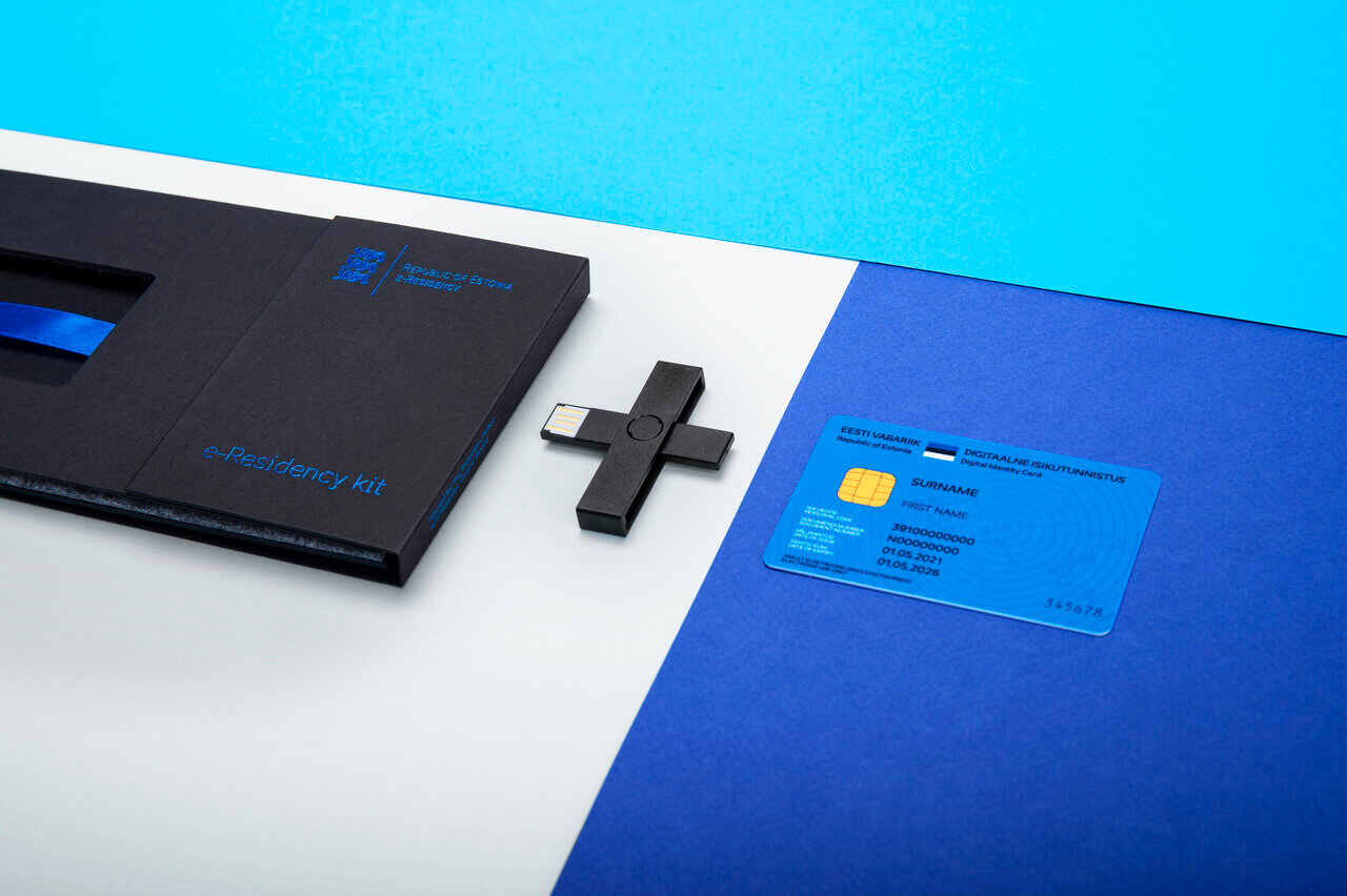 e-Residency kit, card and card reader laying on a blue and white background