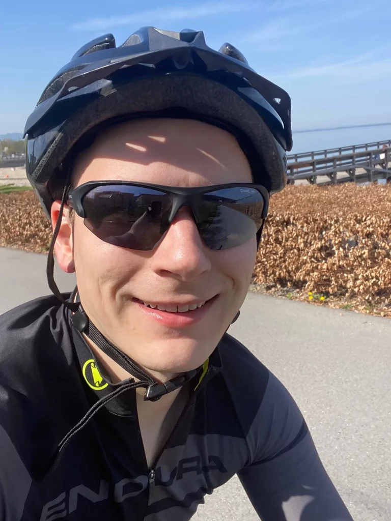 Luke Seelenbinder, an e-resident of Estonia cycling around the country.