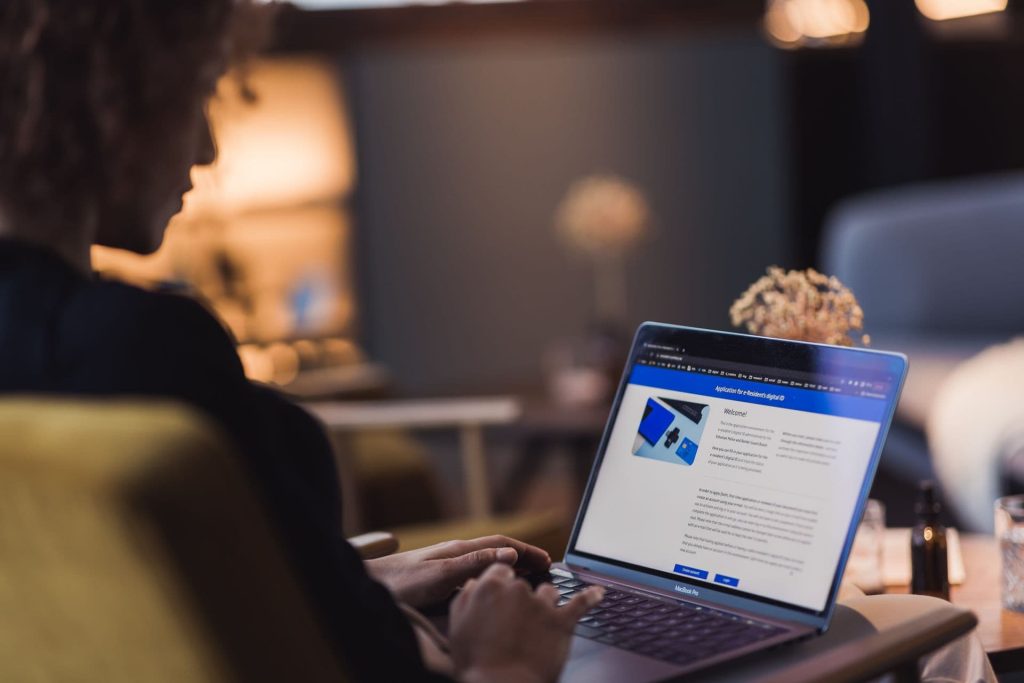 A woman visiting the Estonian e-Residency page on her laptop