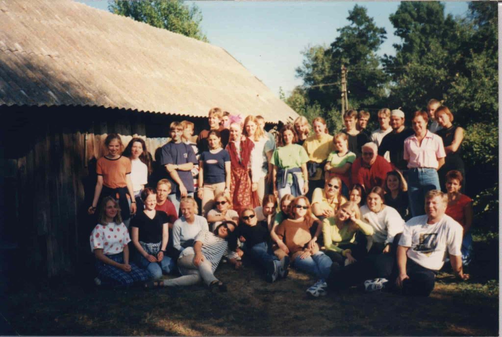 A photo of Yves Partschefeld's exchange class in Estonia in 1997