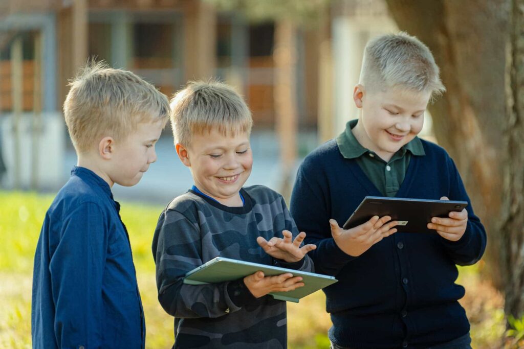 Estonian students using tablets and AI in education